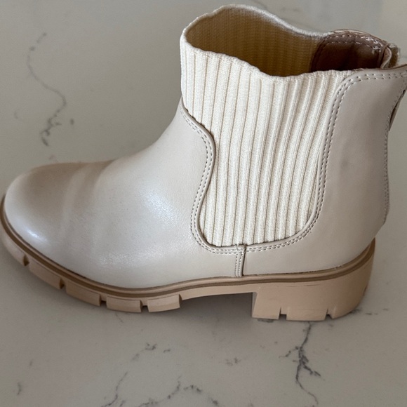 Stylish Cream Kids Ankle Boots - Picture 3 of 12